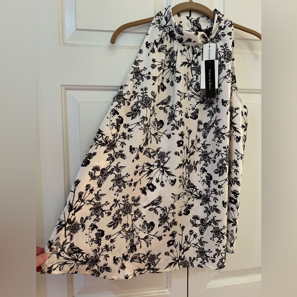 Violets & Roses Black and White Floral Sleeveless Blouse NWT Size L